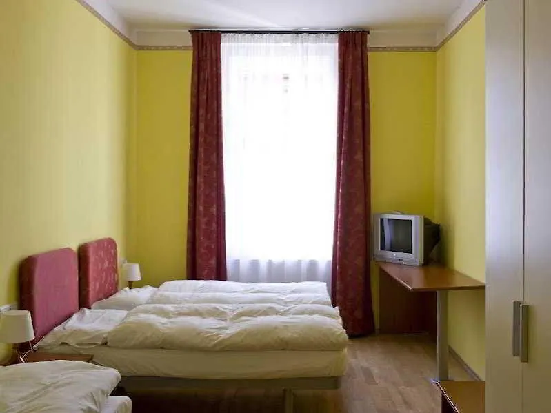 Italian Residence Apartments Hotel contacts